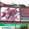 ▲	Billboard pojawił się na jednej z krakowskich kamienic w 2016 roku.