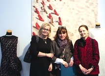 Hanna Wojdała-Markowska (w środku) z prof. Ritvą Jaaskelainen (z lewej) oraz prof. Jenni Liisą Ylinivą z University of Lapland, Department of Textile and Clothing in Rovaniemi w Finlandii.