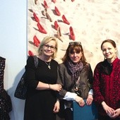 Hanna Wojdała-Markowska (w środku) z prof. Ritvą Jaaskelainen (z lewej) oraz prof. Jenni Liisą Ylinivą z University of Lapland, Department of Textile and Clothing in Rovaniemi w Finlandii.