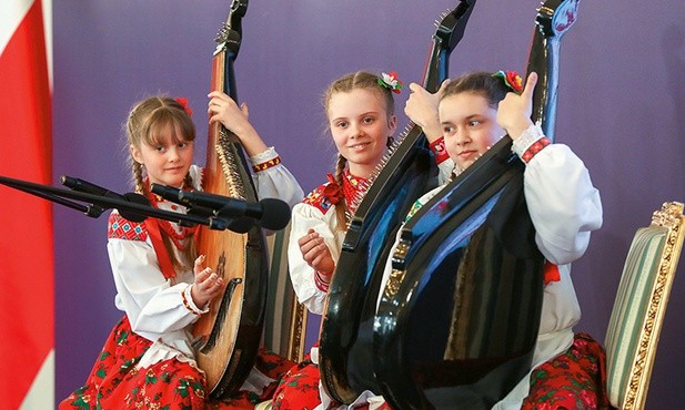 Występy m.in. dziecięcych polonijnych zespołów towarzyszyły podsumowaniu ostatniej Akcji Pomocy Polakom na Wschodzie 6 marca w Pałacu Prezydenckim.