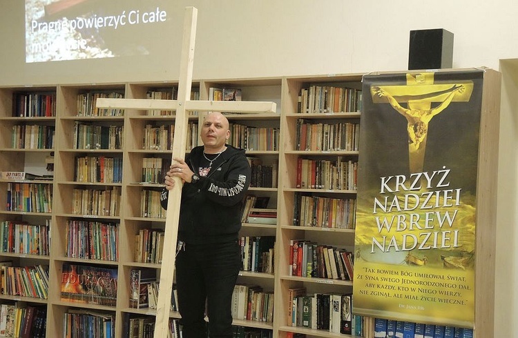 "Nadzieja" przy krzyżu