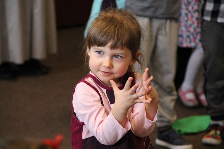 Lekcja o Niedzieli Palmowej w przedszkolu u józefitek