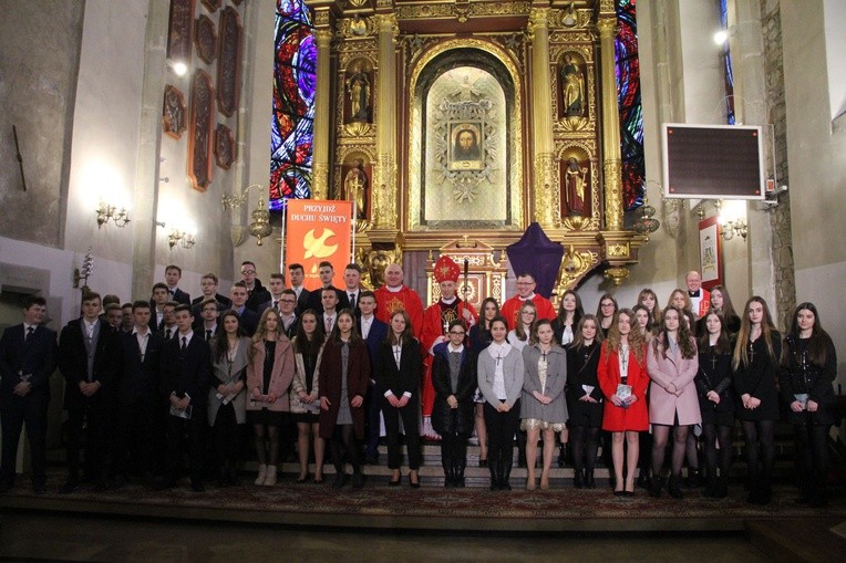 Bierzmowanie w nowosądeckiej bazylice, cz. I