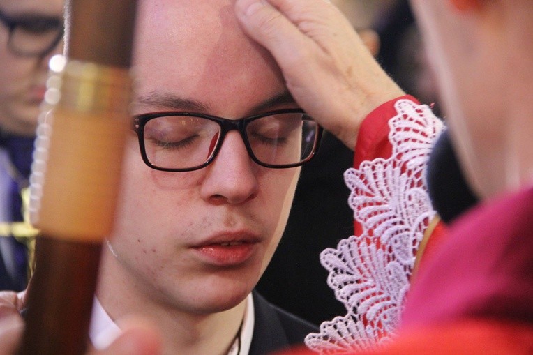 Bierzmowanie w nowosądeckiej bazylice, cz. I