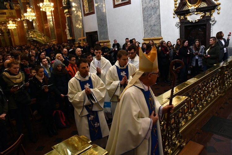 Pielgrzymka maturzystów - aula i bazylika