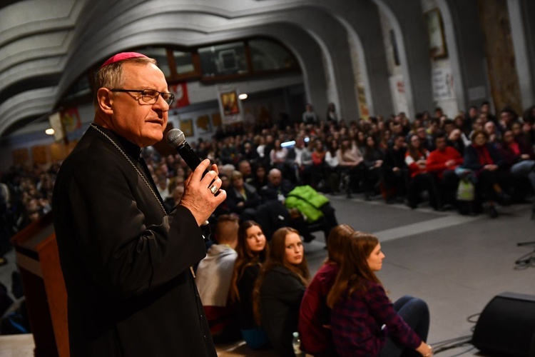 Pielgrzymka maturzystów - aula i bazylika