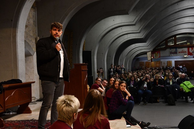 Pielgrzymka maturzystów - aula i bazylika