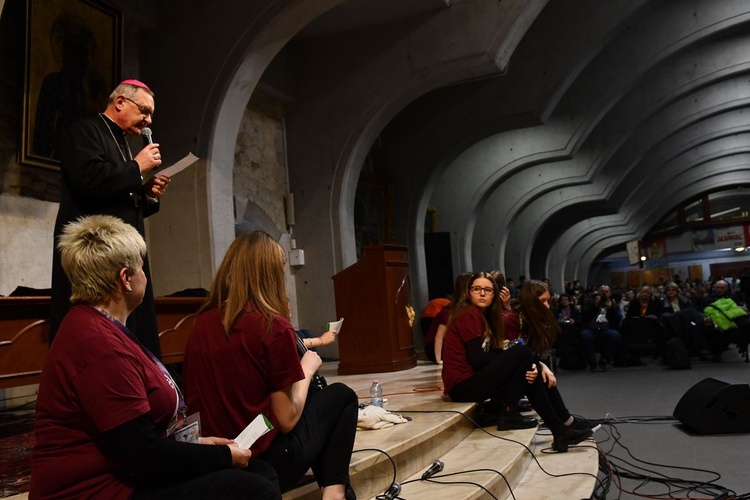 Pielgrzymka maturzystów - aula i bazylika