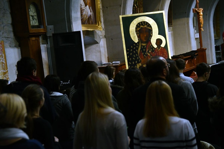 Pielgrzymka maturzystów - aula i bazylika