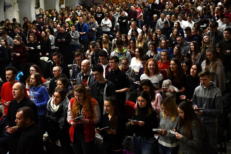 Pielgrzymka maturzystów - aula i bazylika