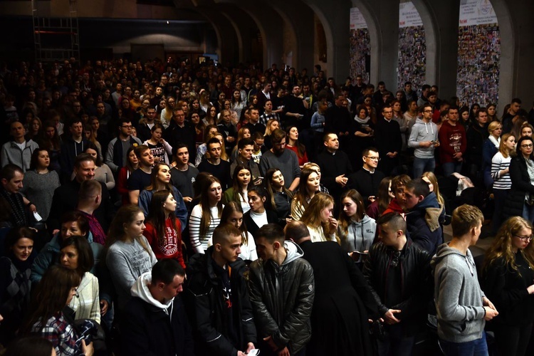 Pielgrzymka maturzystów - aula i bazylika