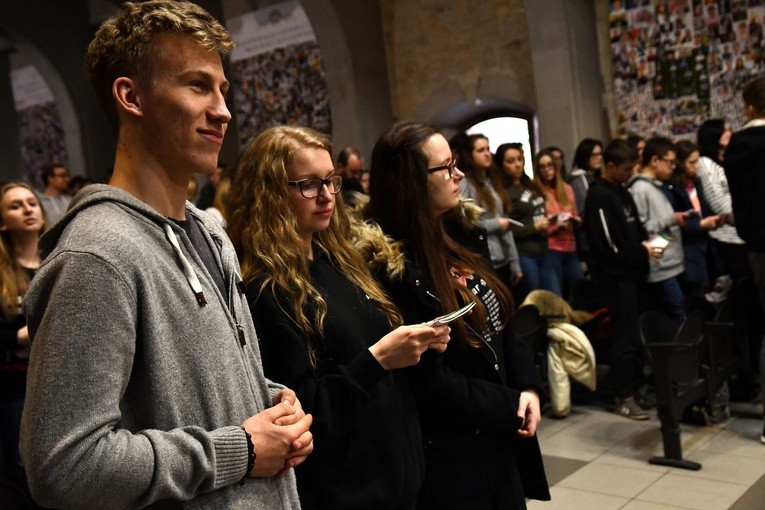 Pielgrzymka maturzystów - aula i bazylika