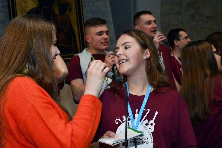 Pielgrzymka maturzystów - aula i bazylika