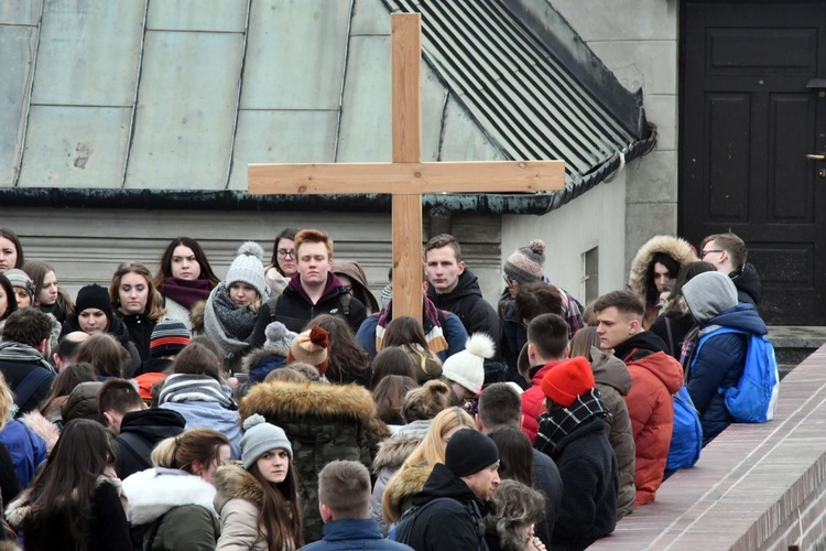 Pielgrzymka maturzystów - Droga Krzyżowa