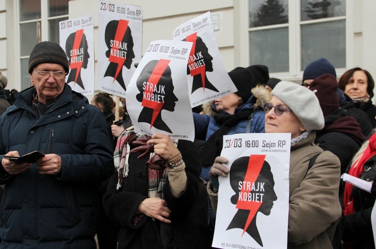 Biały i Czarny piątek w Warszawie