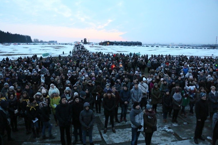 Droga Krzyżowa na Majdanku