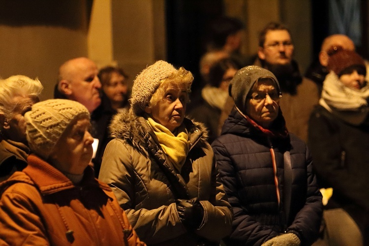 Droga Krzyżowa z relikwiami Krzyża