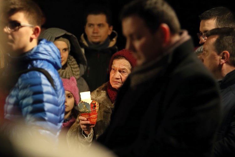 Droga Krzyżowa z relikwiami Krzyża