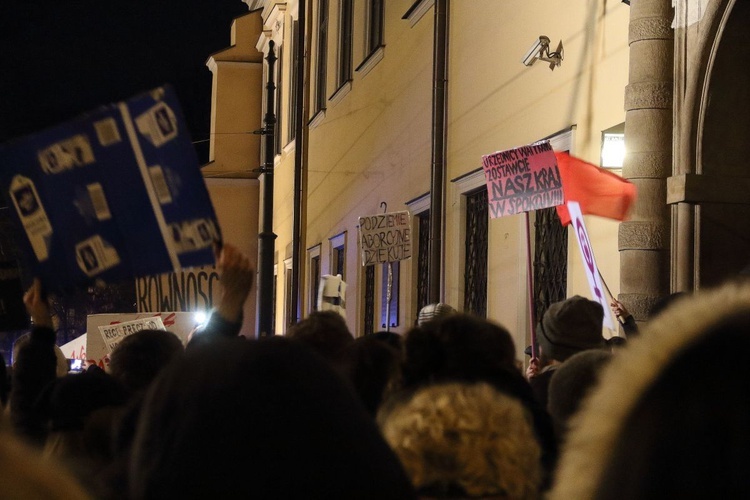 Czarny protest na ul. Franciszkańskiej