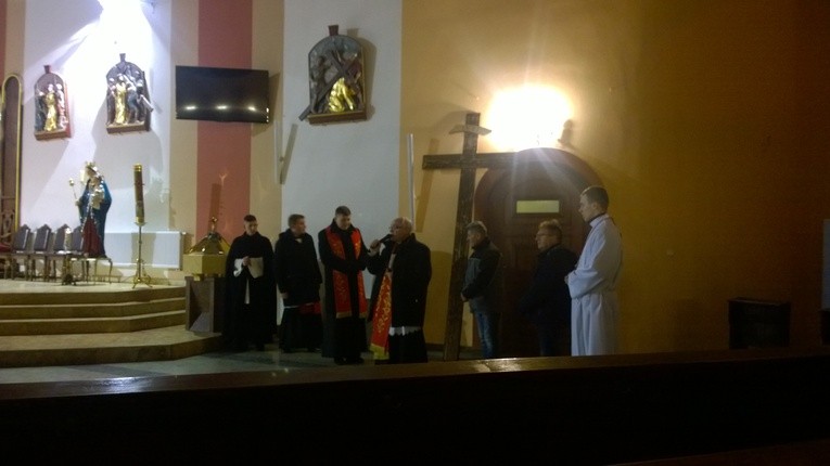 Droga Krzyżowa ulicami Nowego Dworu