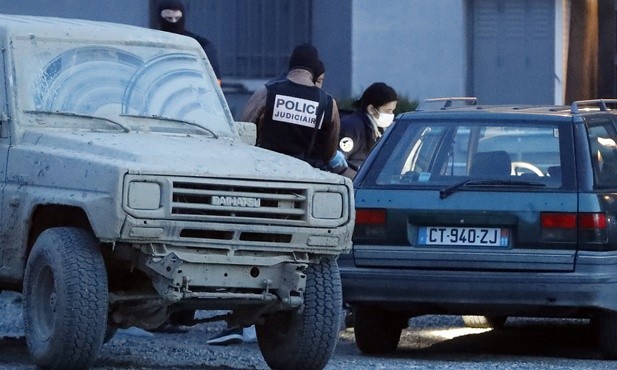 Zmarł policjant, który zgłosił się do wymiany za zakładnika