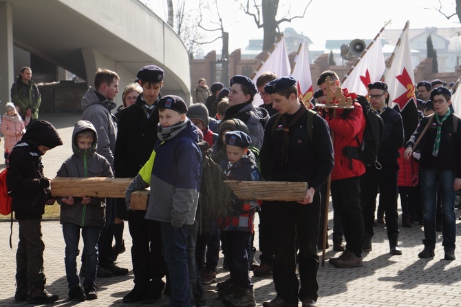 Skauci Europy na drodze krzyżowej i w sanktuarium św. Jana Pawła II