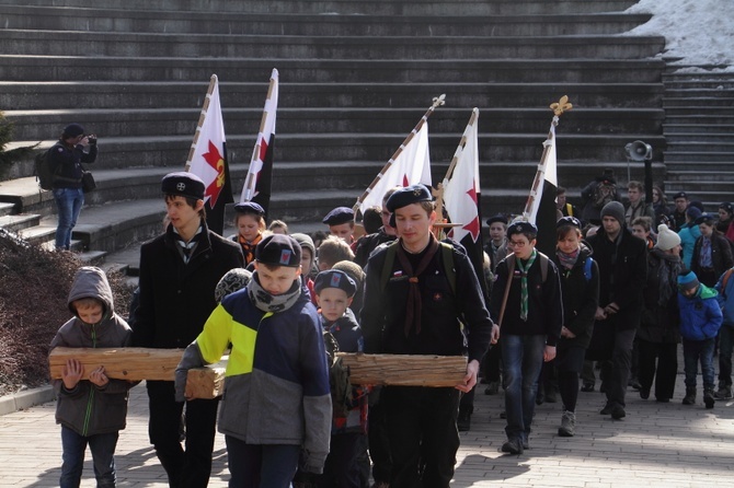 Skauci Europy na drodze krzyżowej i w sanktuarium św. Jana Pawła II