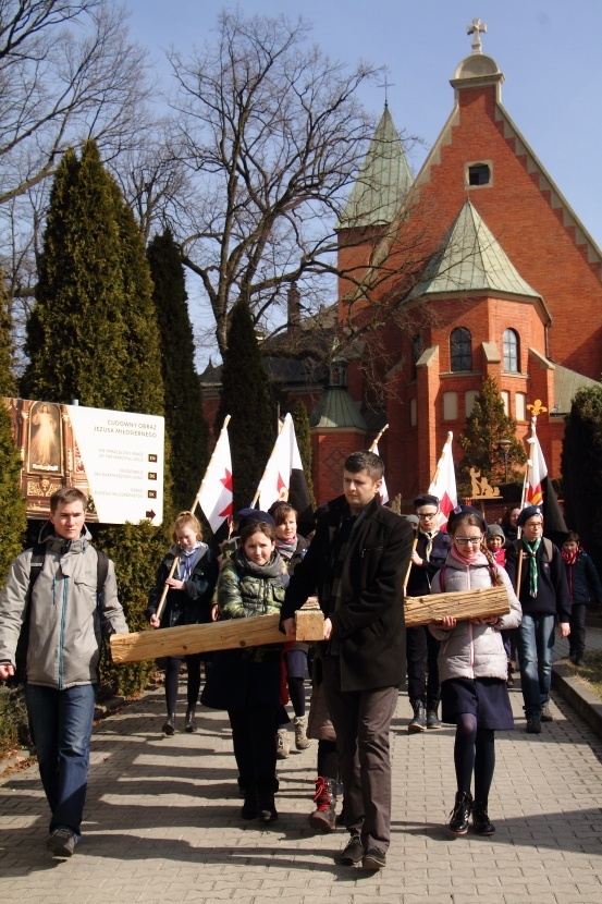 Skauci Europy na drodze krzyżowej i w sanktuarium św. Jana Pawła II