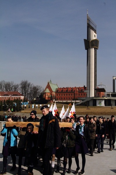 Skauci Europy na drodze krzyżowej i w sanktuarium św. Jana Pawła II