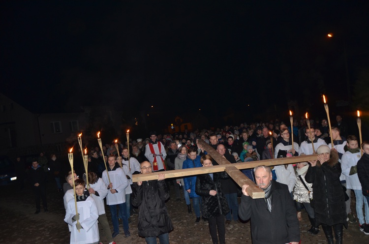 Karniewo. Droga Krzyżowa