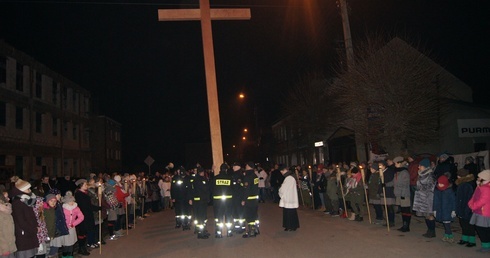 Jezus uśmiecha się do matki