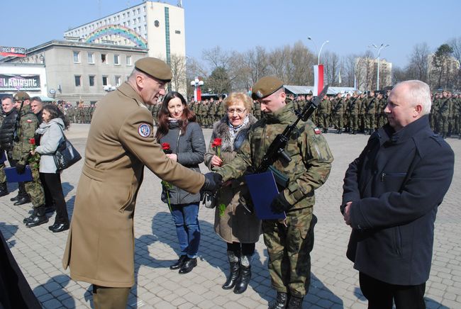 Przysięga żołnierzy obrony terytorialnej w Stalowej Woli