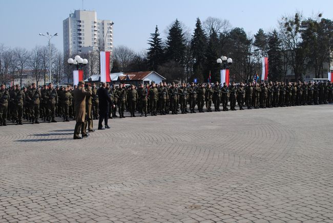 Przysięga żołnierzy obrony terytorialnej w Stalowej Woli