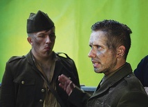 ▲	Adam Jurasiński w roli Jerzego Malchera,  Partyk Kłosek (z lewej) jako oficer francuski.
