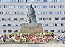 ▲	Katowicki pomnik W. Korfantego na placu Sejmu Śląskiego.