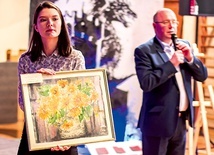 Aukcja darów przyniosła 10 tys. złotych.