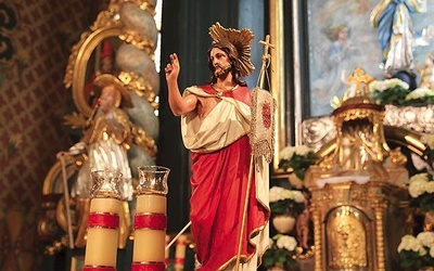 Figura Chrystusa Zmartwychwstałego w konkatedrze Narodzenia NMP w Żywcu.