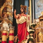 Figura Chrystusa Zmartwychwstałego w konkatedrze Narodzenia NMP w Żywcu.