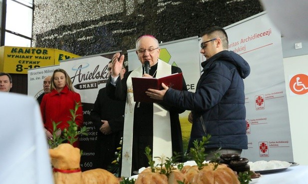 W śniadaniu na dworcu uczestniczył abp Stanisław Budzik.