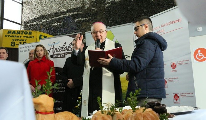 W śniadaniu na dworcu uczestniczył abp Stanisław Budzik.