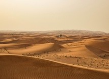 "Podwójne wyzwanie" - przebiegnie cztery pustynie