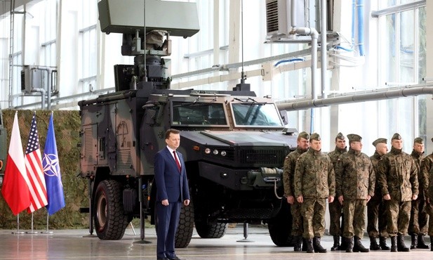 Szef MON podpisał umowę na dostawę zestawów obrony powietrznej Patriot