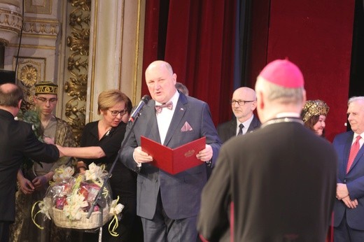 Jubilat bp Tadeusz Rakoczy odznaczony w Cieszynie