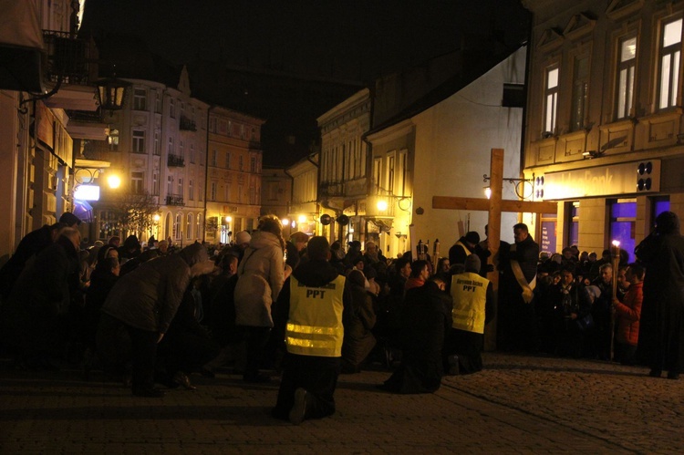 Droga Krzyżowa ulicami Tarnowa