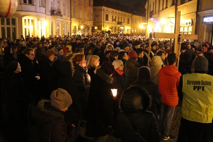 Droga Krzyżowa ulicami Tarnowa