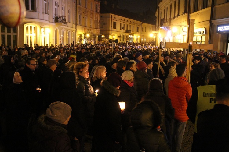 Droga Krzyżowa ulicami Tarnowa