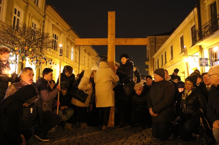 Droga Krzyżowa ulicami Tarnowa