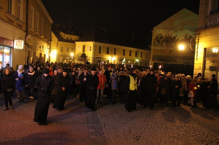 Droga Krzyżowa ulicami Tarnowa