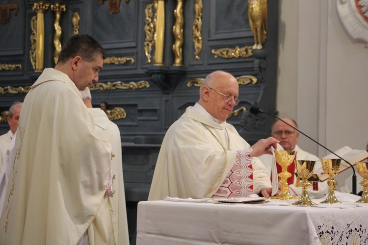 Msza Krzyżma w łowickiej katedrze