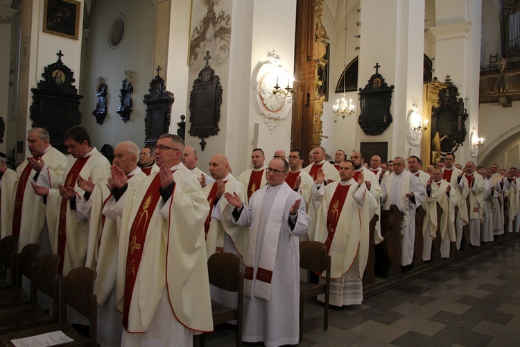 Msza Krzyżma w łowickiej katedrze